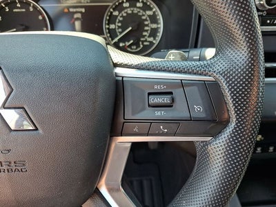 2023 Mitsubishi Outlander ES