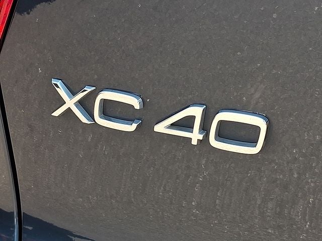 2022 Volvo XC40 R-Design