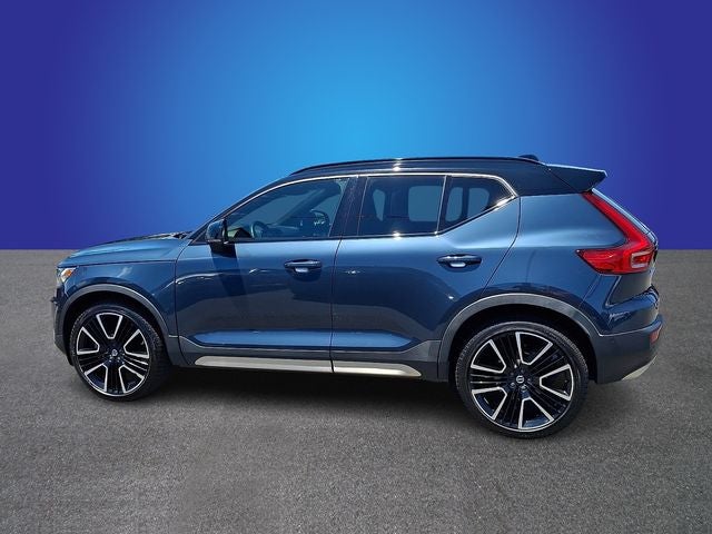 2022 Volvo XC40 R-Design