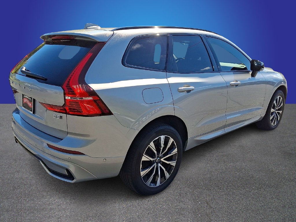 2023 Volvo XC60 B5 Plus Dark Theme