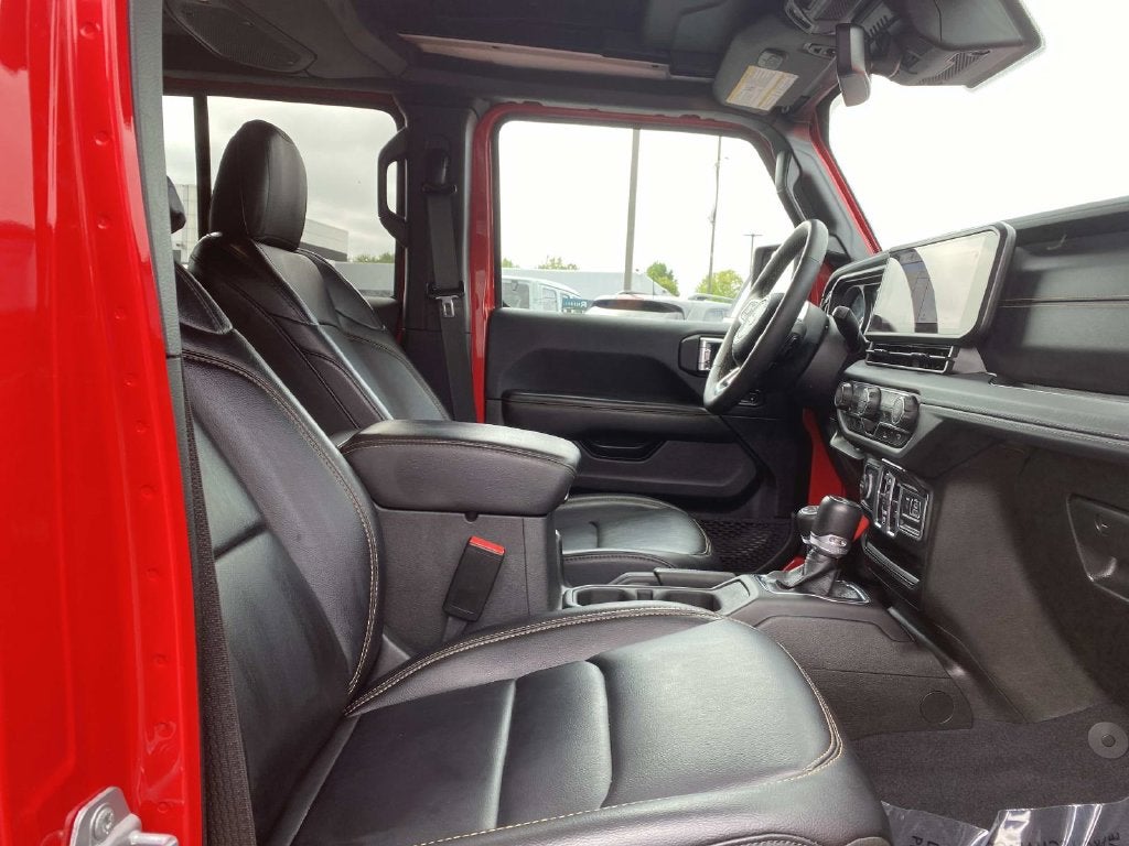 2025 Jeep Wrangler 4-Door Sahara 4x4