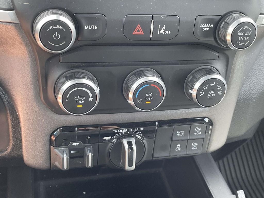 2022 RAM 1500 Big Horn Quad Cab 4x4 6'4' Box