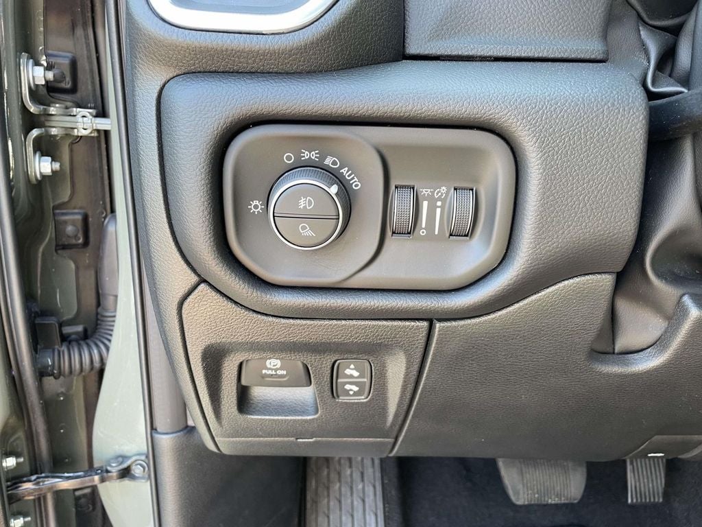 2026 RAM 1500 Laramie Crew Cab 4x4 5'7' Box