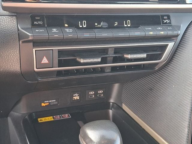 2025 Toyota Camry SE Hybrid