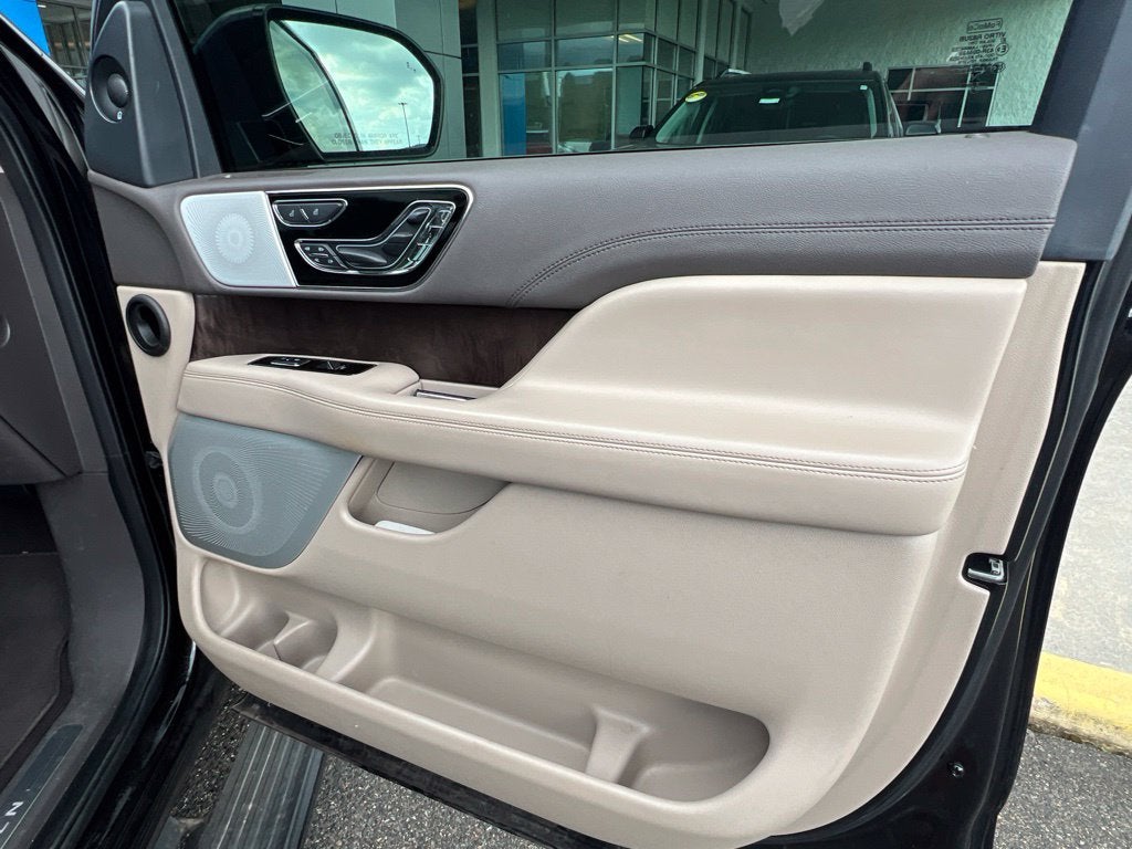 2022 Lincoln Navigator L Reserve