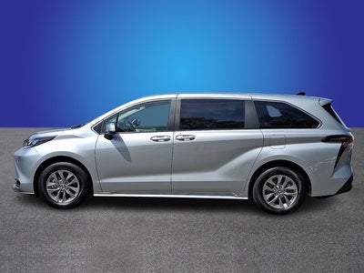 2025 Toyota Sienna LE 8 Passenger