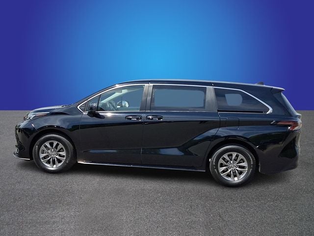 2024 Toyota Sienna LE 8 Passenger