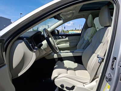 2023 Volvo XC60 B6 Ultimate Dark Theme