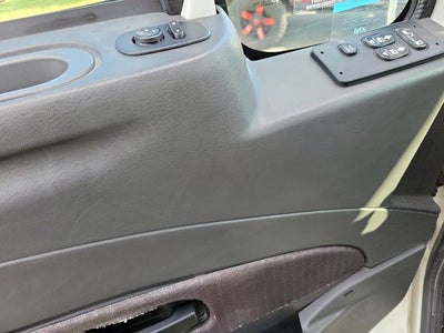 2018 International 4300 26FT BOX