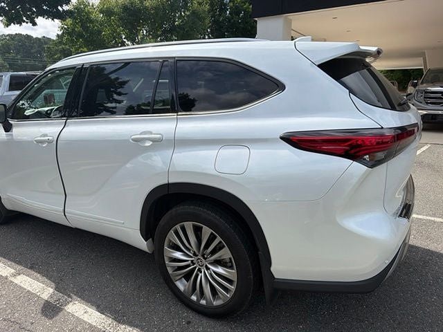 2022 Toyota Highlander Platinum