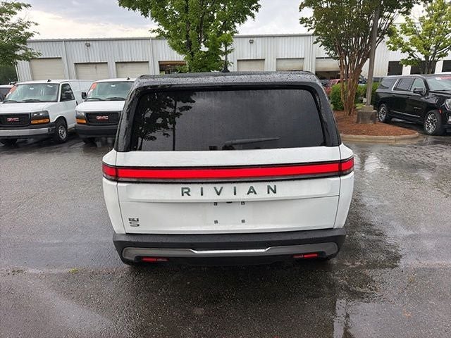 2025 Rivian R1S Adventure