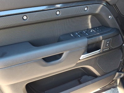2025 Land Rover Defender V8