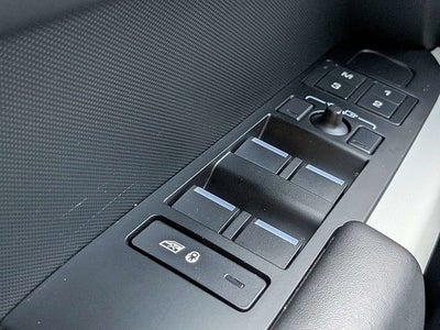 2023 Land Rover Defender 130 SE
