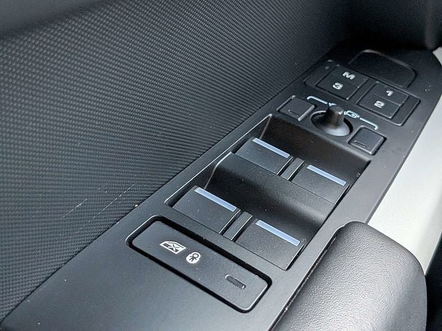 2023 Land Rover Defender 130 SE